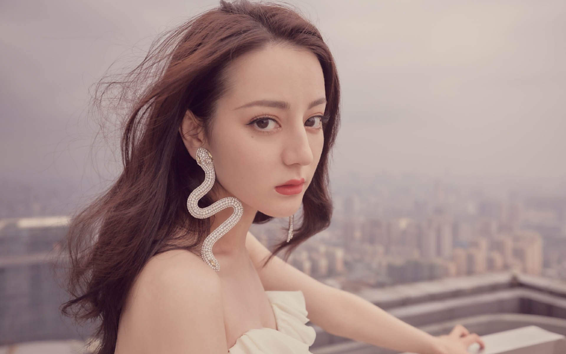 特色水池皮划艇趣味赛，水上运动新体验，皮划艇划水技巧