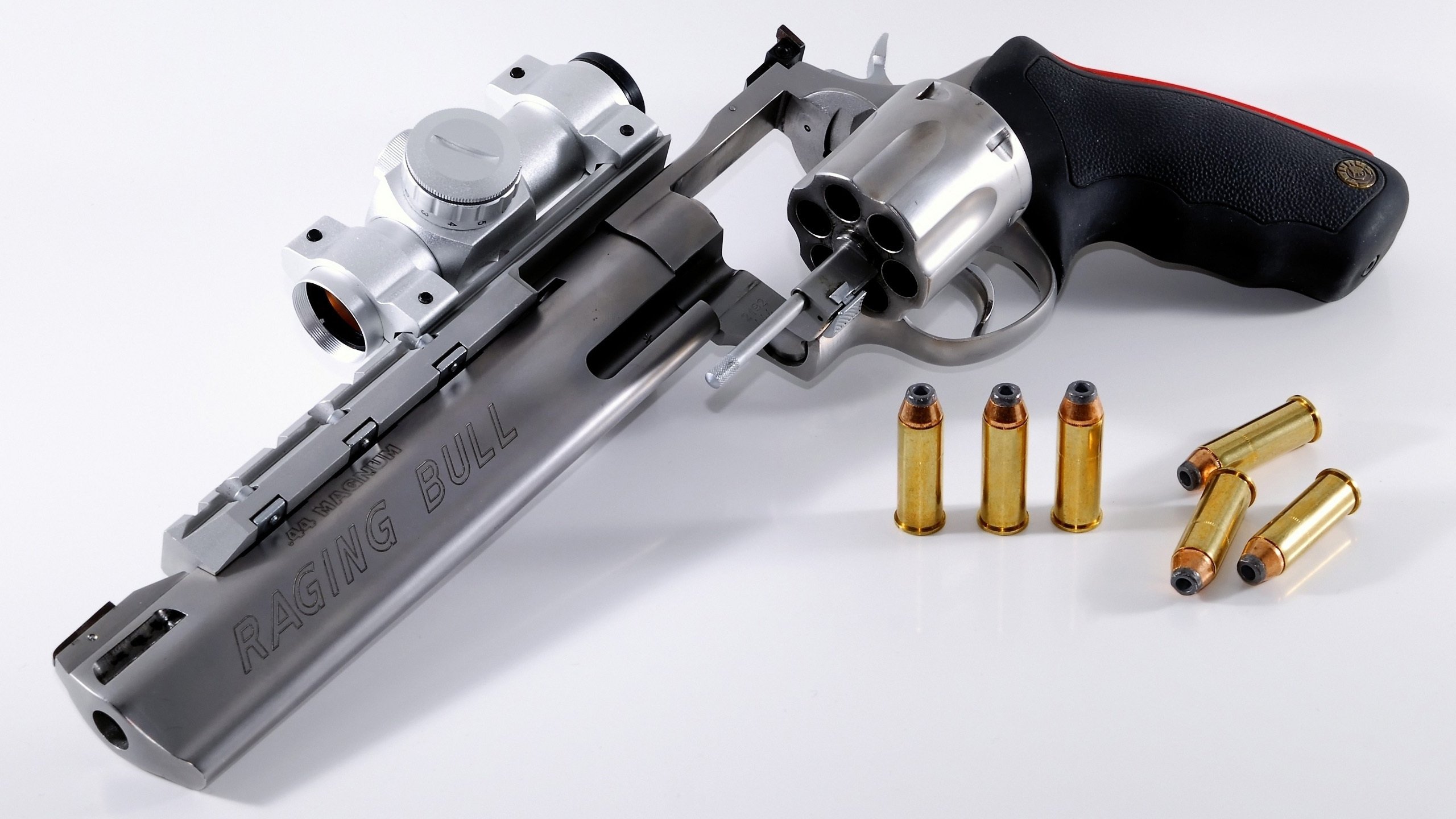 “高新体育中心：健力选手破纪录，举重赛场力与美的完美呈现”